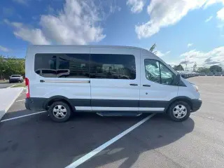 Furgoneta Ford Transit 2018 350 XL 3 puertas LWB Techo Medio para Pasajeros con Puerta Deslizante del Lado del Pasajero