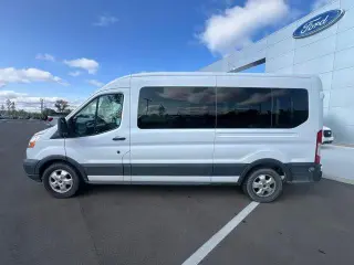 Furgoneta Ford Transit 2018 350 XL 3 puertas LWB Techo Medio para Pasajeros con Puerta Deslizante del Lado del Pasajero