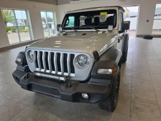 Jeep Wrangler 2023 4x4 Sport 2 puertas SUV