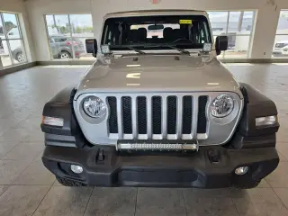 Jeep Wrangler 2023 4x4 Sport 2 puertas SUV