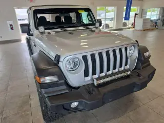 Jeep Wrangler 2023 4x4 Sport 2 puertas SUV