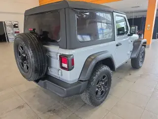 Jeep Wrangler 2023 4x4 Sport 2 puertas SUV