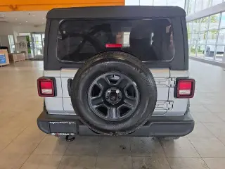 Jeep Wrangler 2023 4x4 Sport 2 puertas SUV