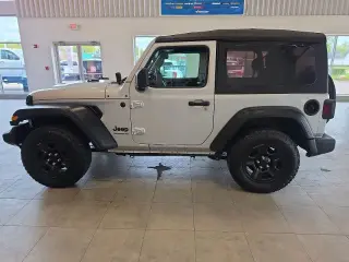 Jeep Wrangler 2023 4x4 Sport 2 puertas SUV