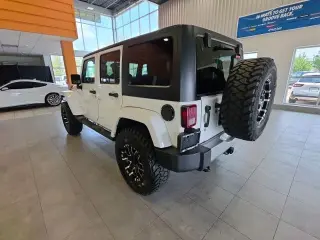 Jeep Wrangler Unlimited 2017 4x4 Sahara 4 puertas SUV