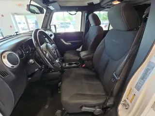 Jeep Wrangler Unlimited 2017 4x4 Sahara 4 puertas SUV
