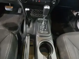 Jeep Wrangler Unlimited 2017 4x4 Sahara 4 puertas SUV