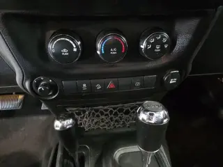 Jeep Wrangler Unlimited 2017 4x4 Sahara 4 puertas SUV