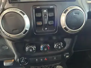 Jeep Wrangler Unlimited 2017 4x4 Sahara 4 puertas SUV