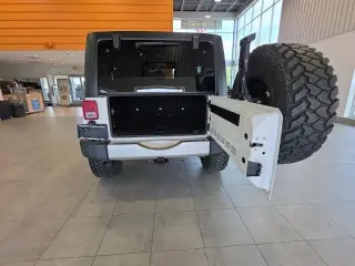 Jeep Wrangler Unlimited 2017 4x4 Sahara 4 puertas SUV