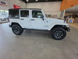Jeep Wrangler Unlimited 2017 4x4 Sahara 4 puertas SUV