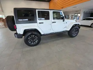 Jeep Wrangler Unlimited 2017 4x4 Sahara 4 puertas SUV