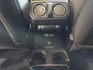 Jeep Wrangler 2023 4x4 Sahara 4 puertas SUV