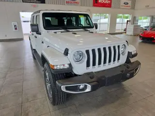 Jeep Wrangler 2023 4x4 Sahara 4 puertas SUV