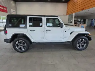 Jeep Wrangler 2023 4x4 Sahara 4 puertas SUV