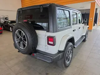Jeep Wrangler 2023 4x4 Sahara 4 puertas SUV