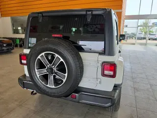 Jeep Wrangler 2023 4x4 Sahara 4 puertas SUV