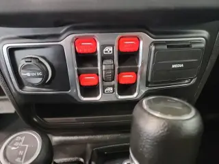 Jeep Wrangler 2024 4x4 Sahara 4 puertas SUV