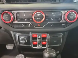 Jeep Wrangler 2024 4x4 Sahara 4 puertas SUV