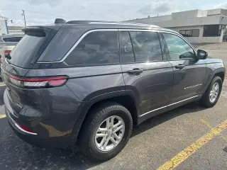 Jeep Grand Cherokee 2023 4x4 Laredo 4 puertas SUV