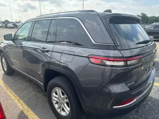 Jeep Grand Cherokee 2023 4x4 Laredo 4 puertas SUV