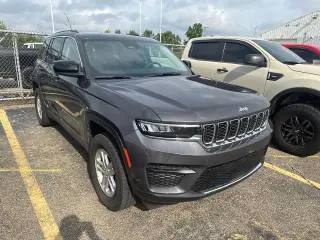 Jeep Grand Cherokee 2023 4x4 Laredo 4 puertas SUV