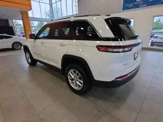 Jeep Grand Cherokee 2023 4x4 Laredo 4 puertas SUV