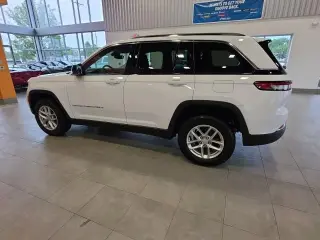 Jeep Grand Cherokee 2023 4x4 Laredo 4 puertas SUV