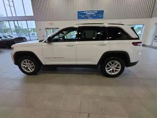 Jeep Grand Cherokee 2023 4x4 Laredo 4 puertas SUV
