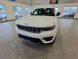 Jeep Grand Cherokee 2023 4x4 Laredo 4 puertas SUV