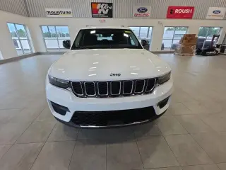 Jeep Grand Cherokee 2023 4x4 Laredo 4 puertas SUV