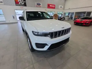 Jeep Grand Cherokee 2023 4x4 Laredo 4 puertas SUV
