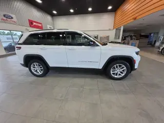 Jeep Grand Cherokee 2023 4x4 Laredo 4 puertas SUV