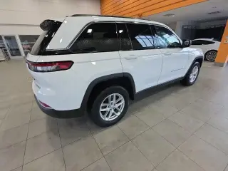 Jeep Grand Cherokee 2023 4x4 Laredo 4 puertas SUV