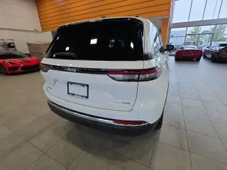 Jeep Grand Cherokee 2023 4x4 Laredo 4 puertas SUV