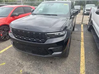Jeep Grand Cherokee 2024 4x4 Laredo 4 puertas SUV