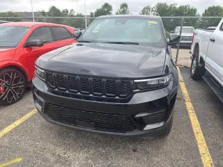 Jeep Grand Cherokee 2024 4x4 Laredo 4 puertas SUV