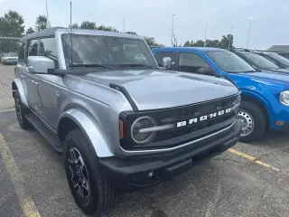 Ford Bronco 2024 4x4 Outer Banks 4 puertas SUV