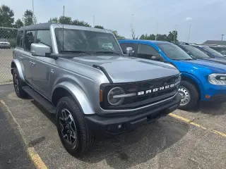 Ford Bronco 2024 4x4 Outer Banks 4 puertas SUV