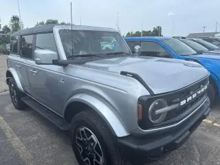 Ford Bronco 2024 4x4 Outer Banks 4 puertas SUV