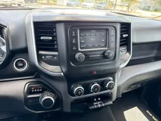 Ram 1500 2019 4x2 Big Horn 4 puertas Cabina Crew 5.6 pies SB Pickup
