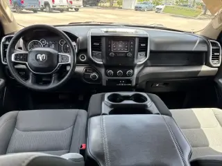Ram 1500 2019 4x2 Big Horn 4 puertas Cabina Crew 5.6 pies SB Pickup