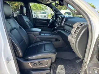 Ram 1500 2022 4x4 Limited 4 puertas Cabina Crew 5.6 pies. Caja corta Pickup