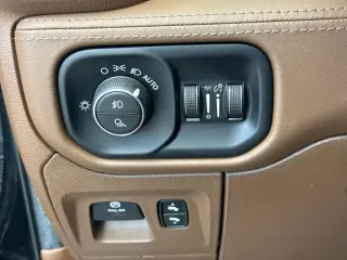 Ram 1500 2019 4x4 Laramie Longhorn 4 puertas Cabina Crew 5.6 pies. Caja corta Pickup