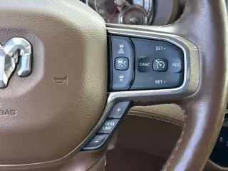 Ram 1500 2019 4x4 Laramie Longhorn 4 puertas Cabina Crew 5.6 pies. Caja corta Pickup