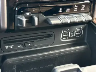 Ram 1500 2019 4x4 Laramie Longhorn 4 puertas Cabina Crew 5.6 pies. Caja corta Pickup
