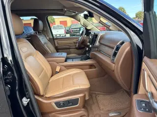 Ram 1500 2019 4x4 Laramie Longhorn 4 puertas Cabina Crew 5.6 pies. Caja corta Pickup