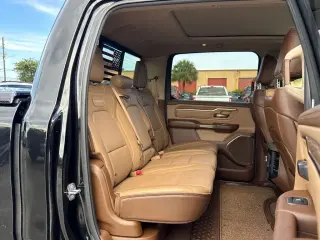 Ram 1500 2019 4x4 Laramie Longhorn 4 puertas Cabina Crew 5.6 pies. Caja corta Pickup