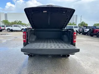 Ram 1500 2019 4x4 Laramie Longhorn 4 puertas Cabina Crew 5.6 pies. Caja corta Pickup