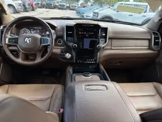 Ram 1500 2019 4x4 Laramie Longhorn 4 puertas Cabina Crew 5.6 pies. Caja corta Pickup